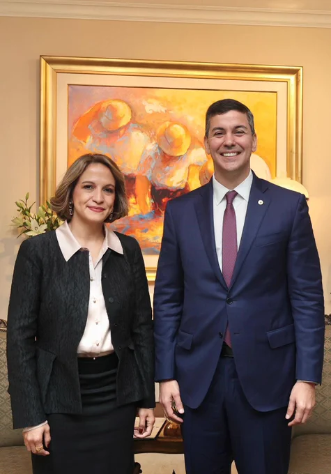 Fue un honor para mí contar con una persona con tu capacidad, pero sobre todo, con tus principios y tu calidad humana para llevar adelante este sueño que compartimos de construir un país mejor para todos los paraguayos. Hoy me queda decirte gracias @leagimenezpy por dar siempre lo mejor de vos por nuestro querido Paraguay.