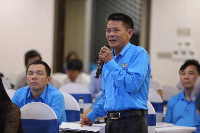 Boat owner Nguyen Thanh Bi from Quang Ngai province shares his experience regarding labour contracts. © Tran Thuy Duong/ILO