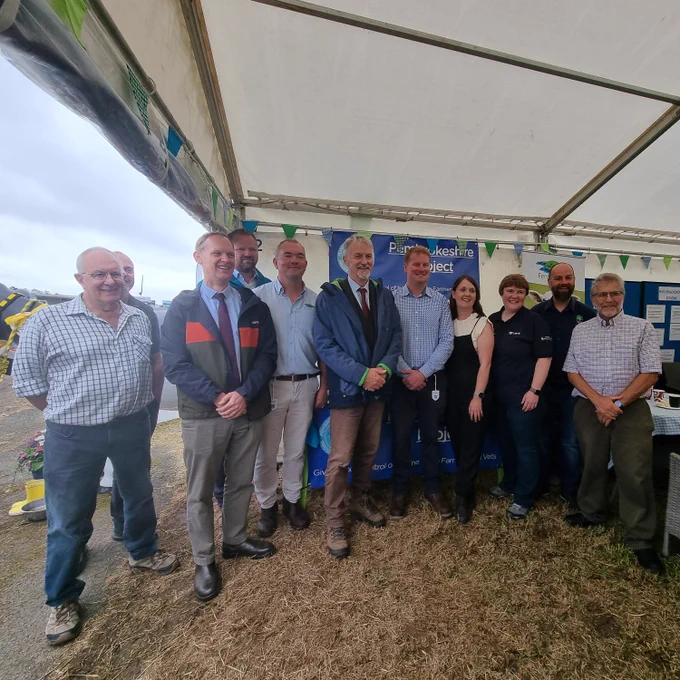 Huw Irranca-Davies and Chief Veterinary Officer, Richard Irvine, with members of the Pembrokeshire Project at the Pembrokeshire County Show