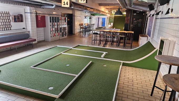 A set three holes at the Camping Bar