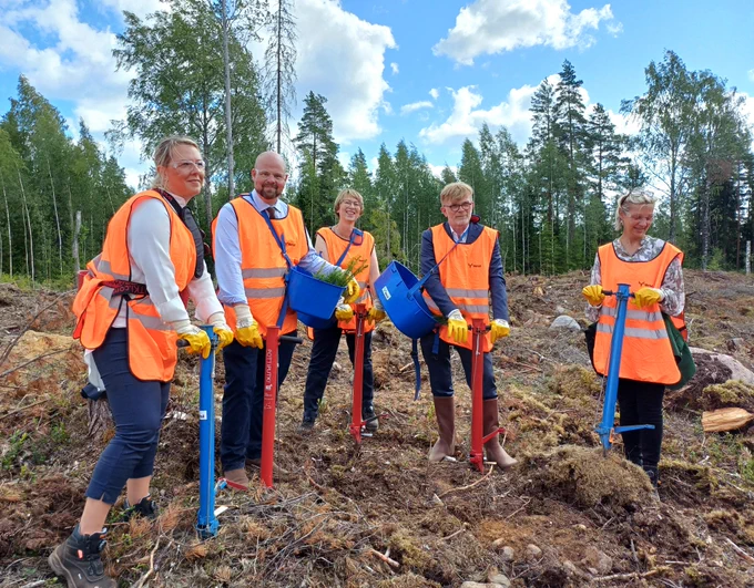 Heads of delegations planting trees in a forest
