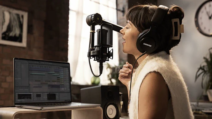 Shure Introduces SM4 Large Diaphragm Condenser Microphone Targeting Home Recording Market
Read More https://audioxpress.com/news/shure-introduces-sm4-large-diaphragm-condenser-microphone-targeting-home-recording-market

Shure introduced the SM4 Home Recording Microphone, a versatile, large-diaphragm condenser microphone engineered for at-home and studio recording of both vocals and instruments. With a meticulously engineered dual-diaphragm capsule and a patent-pending RF shielding system, the SM4 makes professional-quality recordings possible regardless of their setup, environment, or experience level.
#homestudio  #projectstudio  #condensermicrophone  Shure Incorporated 