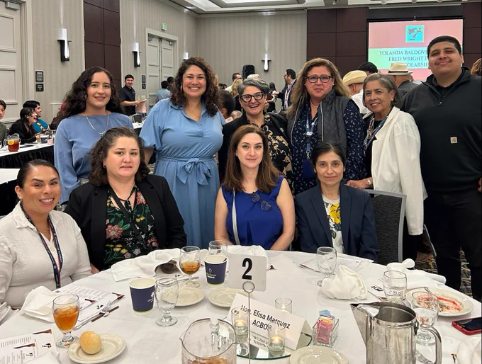 Image of AC Library staff, Supervisor Elisa Márquez, and staff. 