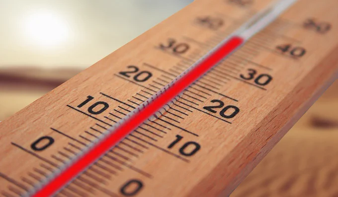 Thermometer das 40 Grad Celsius anzeigt.