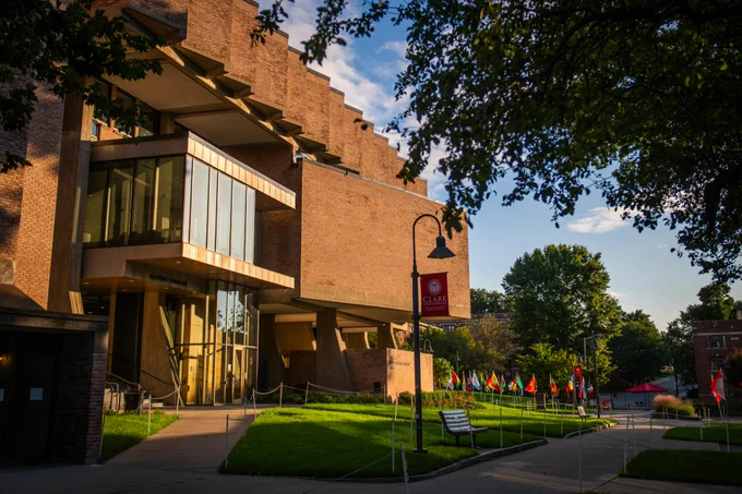 Exterior view of Goddard Library on move-in day.