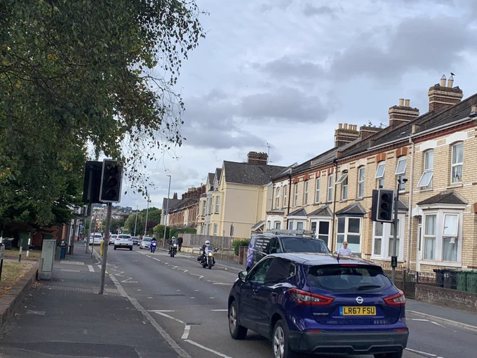 Pedestrian crossing lights on Alphington rd not working