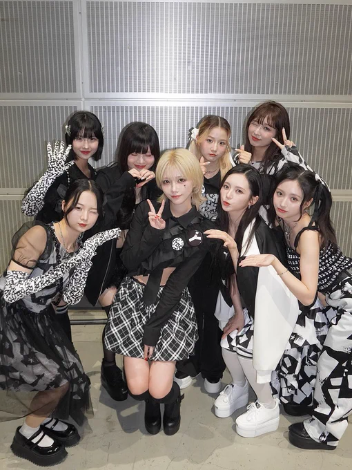 和田さん@wadanaokii 総合演出で、MADEIN @we.madein.u feat.川後陽菜 & YONAKA Band “UNO” YONAKA Version が流れる中ランウェイしました！👏

Remixは、日本語のラップで参加しました！🫶
このバージョンのリリースは、9月末予定！(もうすぐ！)音源良すぎるので聴いてほしい！
　
衣装は、MADEIN @we.madein.u メンバー1人1人に合わせ1からデザインしました🔥YONAKA @yonakajp ❤️❤️ 
スタイリングもしたよっ🔥こちら今月中にアイテムリリース発表しますのでお楽しみに！全部可愛いよん。
ぜひスタイリング真似してほしい😍

メンバーのみんなが好きですとか可愛い〜って言ってくれたのが励みになりました🎉それぞれのアカウントでぜひスタイリング見てほしい、、😳❤️

みんな良い子すぎて、、記者会見とTGCでずっと癒されてました！たくさん話せて楽しかった🌙
素敵なランウェイありがとうございました🥺✨

人生の中で私にとって、今日という日は夢のような時間でした。

自分が歌ってる歌の中で、ステージのトリでTGC歩くのも、さいたまスーパーアリーナも、自分デザインした衣装と、母が作ったコレクションピースもあって、母が元々ファッションの仕事をやりたかったのもあってそれが一緒に叶えれた日でした。❤️母も招待して、見てもらったよ。🥲😳

小さい時にフラッグ持って好きなモデルさんがTGC歩いてるのをみて、いつかはこんなことしたいって思っていてそれが全部が詰まった1日でした。デザインは半年以上前からはじめて、ドキドキの毎日でしたが今日はゆっくり眠れそうです。。☺️☺️幸

ランウェイ、スタイリング、サウンド、キャスティング、マガジンで多角的に演出を作れるのはクリエイティブハウス𝑳𝑨𝑵𝑫 @weareland_  の凄さだな〜改めて思いました✨
かっっこいいステージに立てて幸せでした！！

この日のためにたくさんの方がサポートしてくれていて、本当に自分が置かれている環境がどれでけありがたいかとても実感する1日でした！！❤️❤️
@tgc_staff ✨