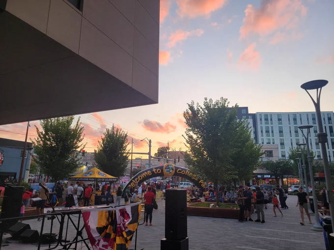 Landscape photo of the public enjoying the event 