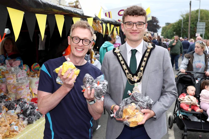 Mayor of Causeway Coast and Glens, Councillor Ciarán McQuillan with Keith Douthart, proprietor of The Dessert Bar in Ballycastle, showcasing the traditional Fair delicacies Dulse and Yellowman.