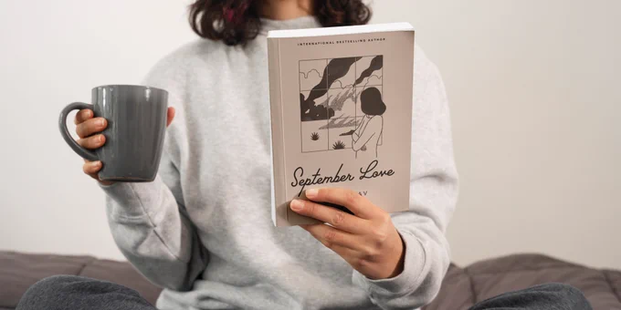 Can you believe it's September already?! Its almost time for cosy hoodies, hot drinks and long nights with a good book!

What better way to embrace the Autumn vibes than by cosying up with some beautiful poetry?🍂

Check out 'September Love' by @langleav:
https://www.hive.co.uk/Product/Lang-Leav/September-Love/24985734

#AutumnBooks #Poetry 