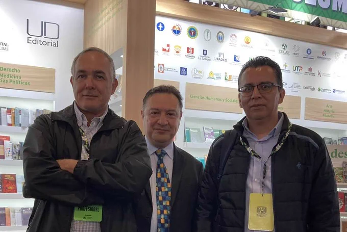 Ilustres bibliotecarios: Adan Griego (Stanford) con Victor Julián Cid Carmona y  Eduardo Ruvalcaba Burgoa (Colegio de México)