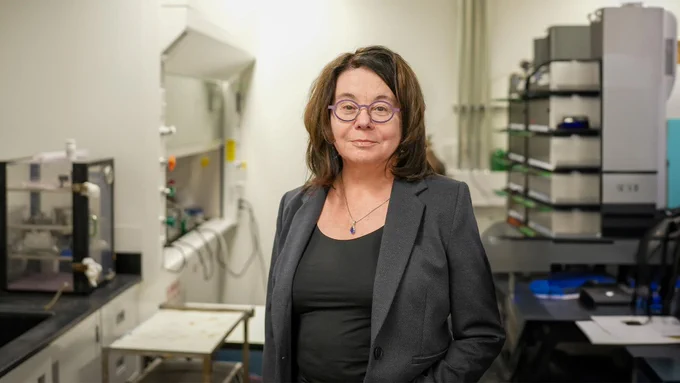 Dr. Linda Nazar posing inside of a lab