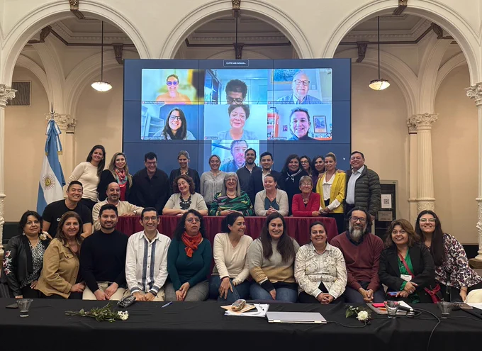 Una foto de grupo en la Conferencia CLAYSS en Argentina con amigos, colegas y académicos.