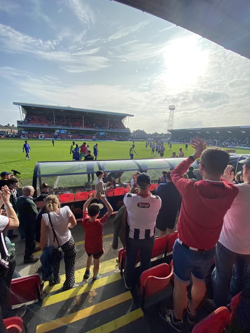 Grimsby fans clapping off their team