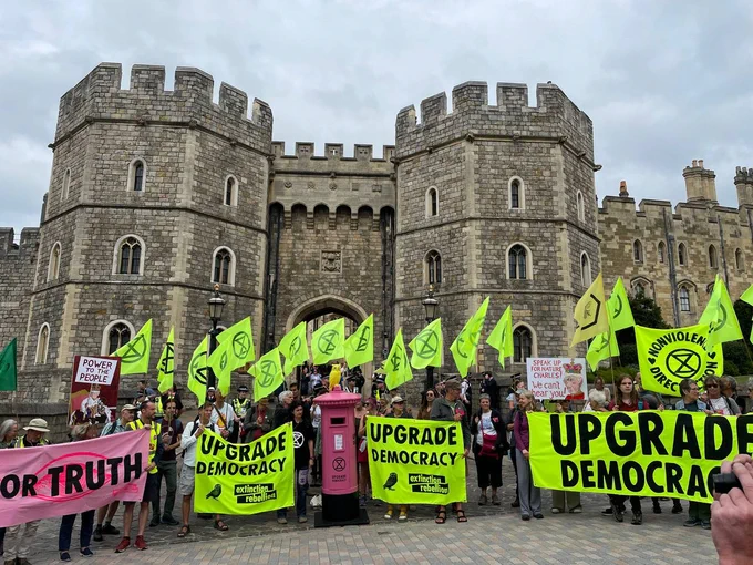 The march delivers your letters to Windsor Castle