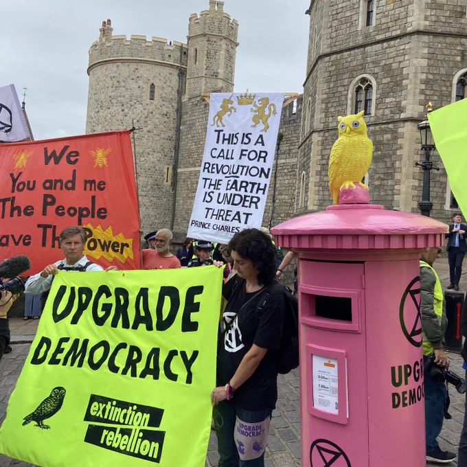 “We, you and me. The People. We have the power” a banner next to another with the words of Charles Windsor “This is a call to Revolution, the Earth is under threat”
#XRUK at the gates of Windsor Castle 31/8/24