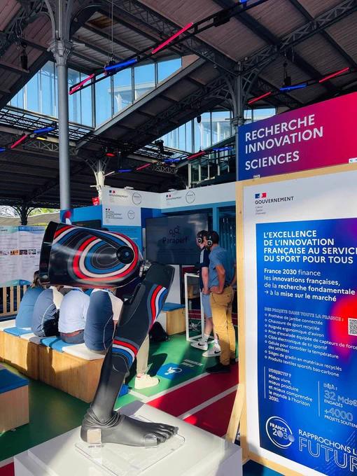 Stand du MESR au Club France.