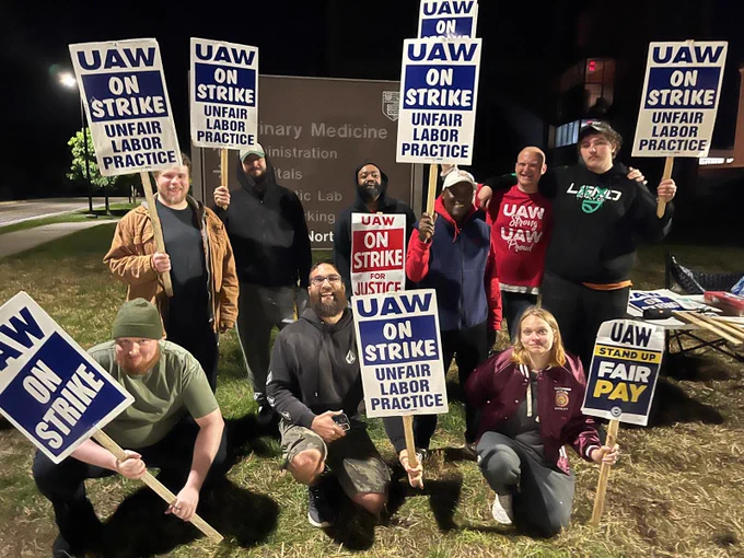Photo of UAW Local 2300 members on strike at Cornell University. 