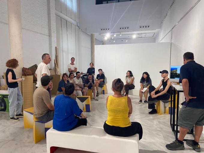 Varias fotografías realizadas al inicio de la primera sesión del taller
