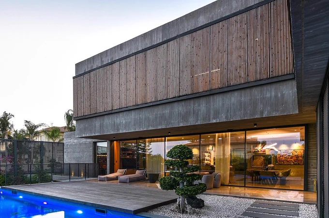 Modern house that use slim sliding door