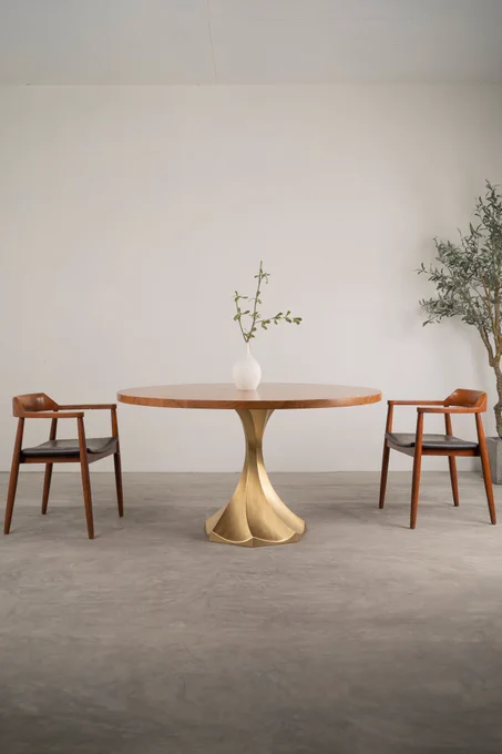 Luxurious gold dining table base