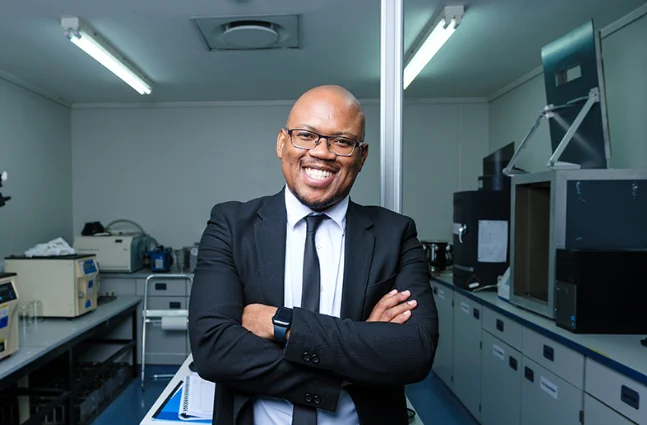Key Contributions:

African Microbiomes: Prof. Makhalanyane’s groundbreaking research explores bacteria, fungi, and viruses across Africa. His work aims to fill the knowledge gap about our continent's microbiomes, essential for promoting life-enhancing systems and mitigating harmful ones.

Environmental Impact: His studies on extreme environments, like Antarctica and the Namib Desert, provide insights into microbial adaptations and their roles in climate change mitigation and pollution control.

Human Health: Prof. Makhalanyane investigates how diet affects gut microbiomes and overall health. His research on rural vs. urban diets reveals how high-fiber diets can prevent disorders linked to imbalanced microbiomes.

Collaborative Research: His work with the African Microbiome Group includes long-term studies on children born to HIV-positive mothers and the impact of improved housing on health.

#ScienceInSA #MicrobiomeResearch #SustainableDevelopment #AfricanScience