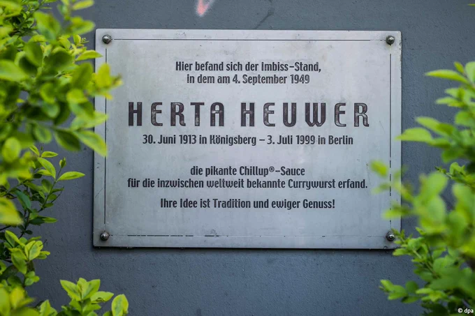 Herta Heuwer commemorative plaque in Berlin Charlottenburg.
