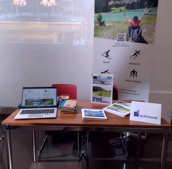 Le stand Activhandi ActivExperience a Paris pour rencontrer des Délégations étrangères 