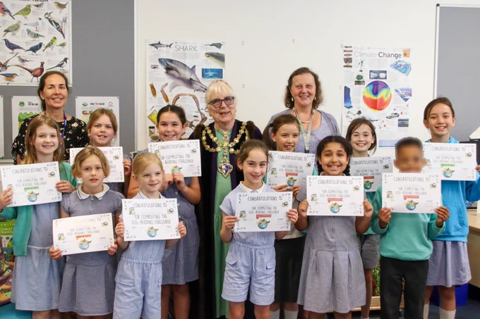 OA Putney pupils with Deputy Mayor, Councillor Finna Ayres (middle), Rosie Taylor-Davies, the Founder of The Scrubbery (back right) and Åsa Nylinder, Librarian and Project Leader at Putney High School (back left).