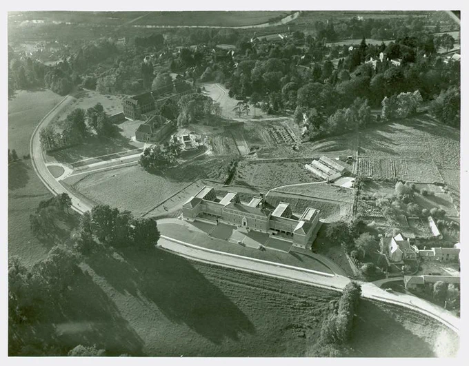 Black and white aerial photograph of Streatham Campus in Exeter. There are only a small number of buildings and lots of green spaces.