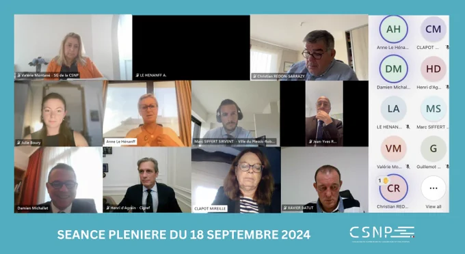 Capture d’écran d’une visioconférence où l’on voit 10 caméras allumées. En dessous de la capture d’écran, on lit: “SEANCE PLENIERE DU 18 SEPTEMBRE 2024”. En bas à droite figure le logo de la CSNP. 