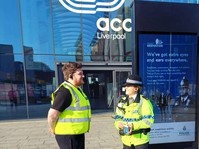 Project Servator officer liaising with security staff outside ACC Liverpool.