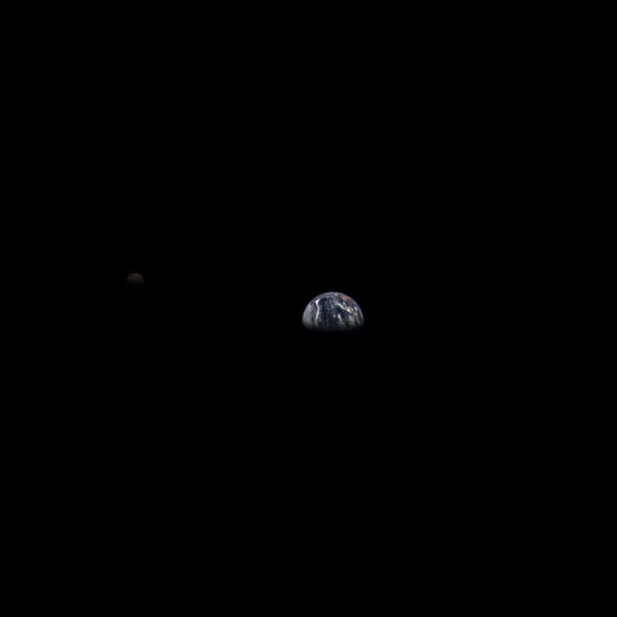 View of the Moon on the left and the Earth on the right, half lit. The two objects appear very tiny as they were photographed by Juice's scientific camera from over 5 million km away.