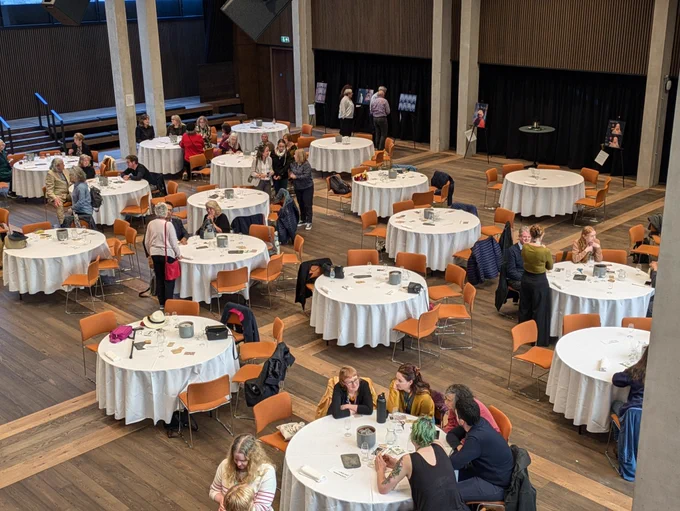 Tables of the audience, from above. 
