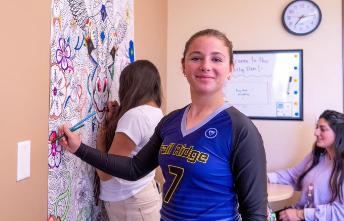 Trail ridge students color together