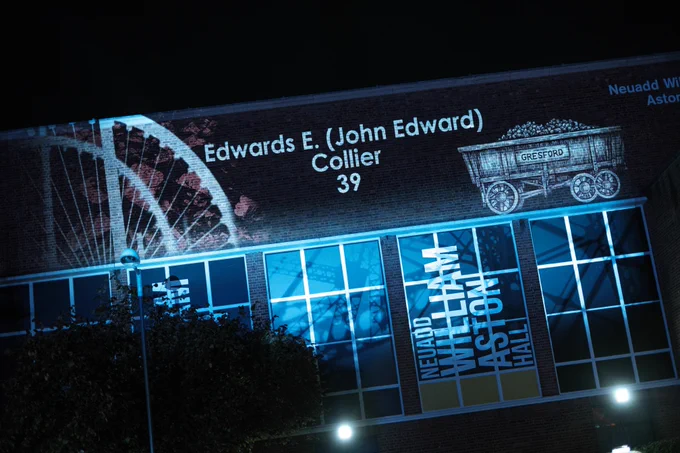 The front entrance with projection. 
