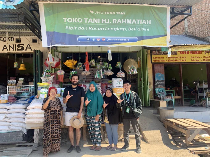 Me and Idul during a field visit in South Sulawesi to meet retailers prior to the app launch in March 2023