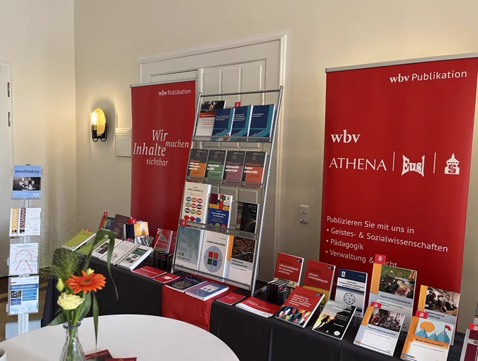 Buchausstellung von wbv Publikation