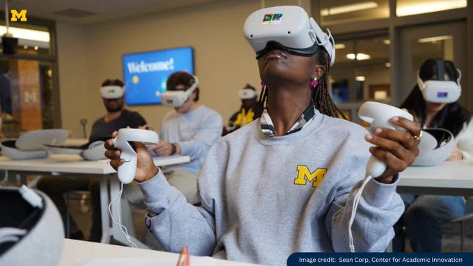 A student uses VR technology in Peter Toogood’s course “Augmenting Reality in Medicinal Chemistry.
