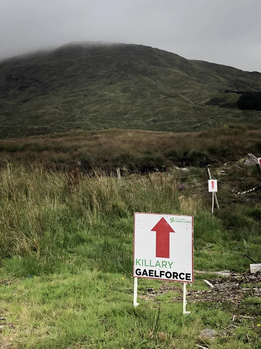 Image of Bucán Mountain with sign for Gaelforce race in the foreground. 