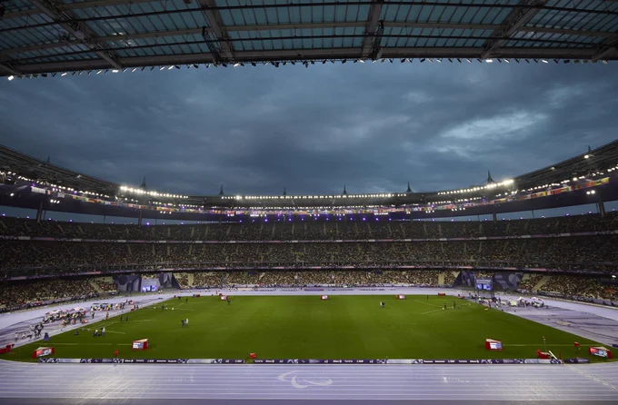 The Stade de France completely full for a night of Para athletics