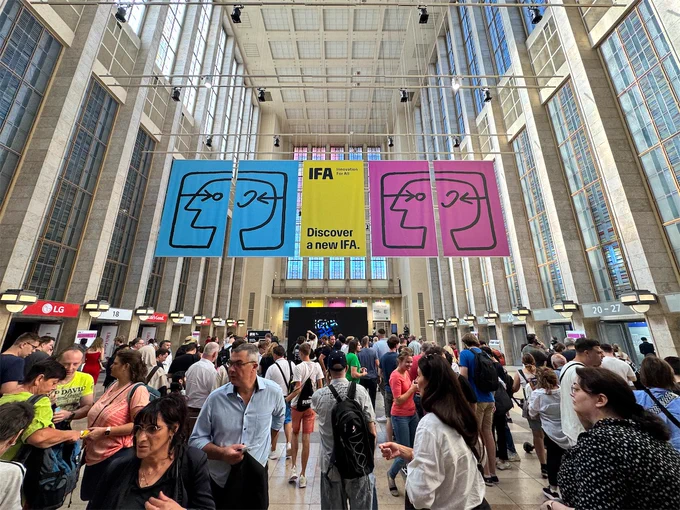 The Audio Voice 484: http://x4gwm.mjt.lu/nl3/bjrO0Kst-wupOUB4ht-Fdw
IFA 2024 First Impressions. A report focused on the audio side of IFA Berlin, where there is still plenty to see. From the Auracast Experience to a vibrant B2B environment.
And #AlltheAudioNewsthatMatter
#theaudiovoice #audioinnovations #audiodevelopment #audiodesign #audioXpress
@totalsonics 
@hellobragi 
@qualcomm 
@apple 
@harman_intl 
@beyerdynamic 
@dts 
#Xperi
#Ellisys
#Technics
@wsaudiology 
#IFA2024
#StreamUnlimited
@hypex_electronics 
#TBSpeaker 