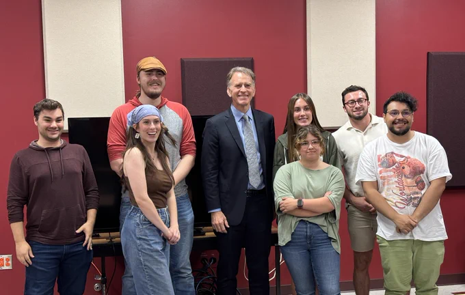 NPR’s Steve Inskeep stands with UIS PAR students.
