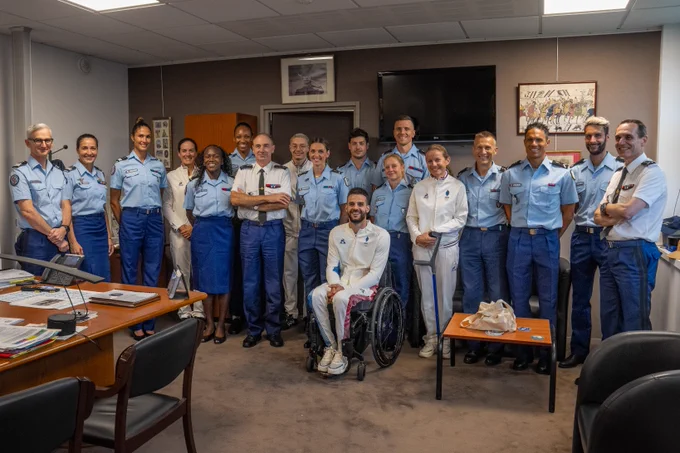 Photo de groupe des sportifs de haut niveau de La Défense - Gendarmerie.