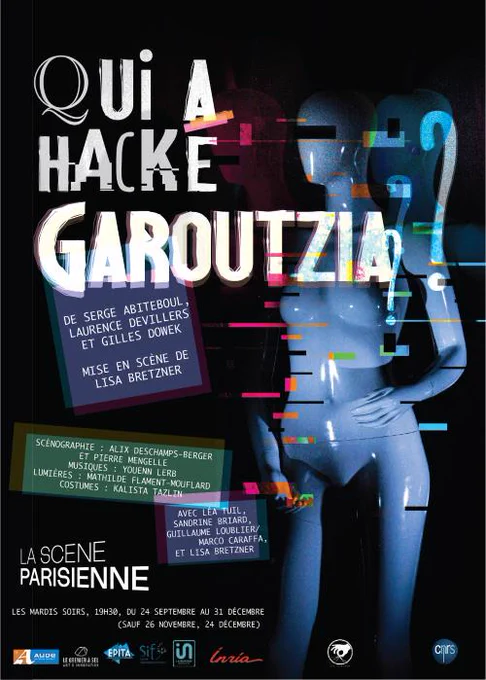 Affiche de la pièce représentant un mannequin féminin, en plastique, debout. On ne voit ni les pieds ni les yeux.