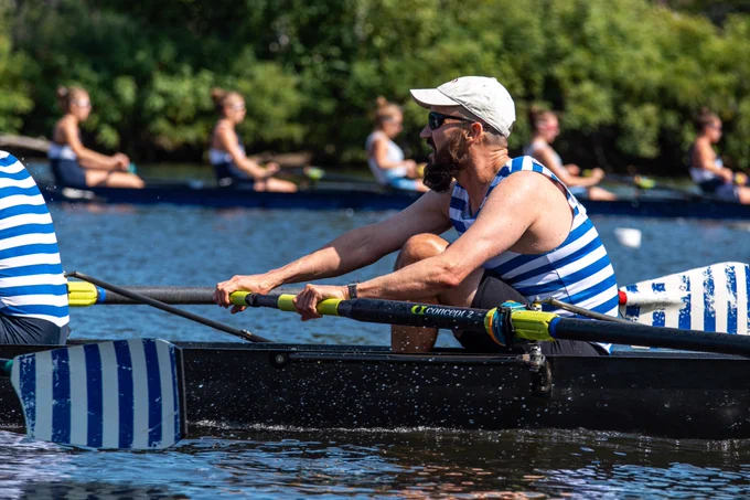 Riverside crew pushes on, blades squared