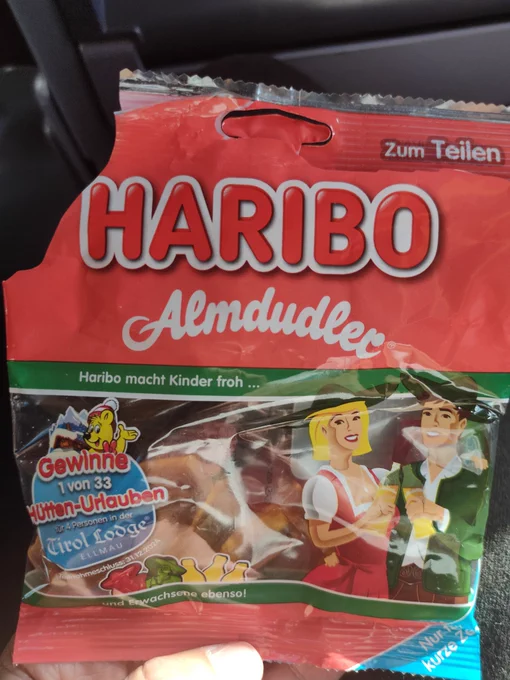 Ein Foto einer Tüte Haribo Almdudler