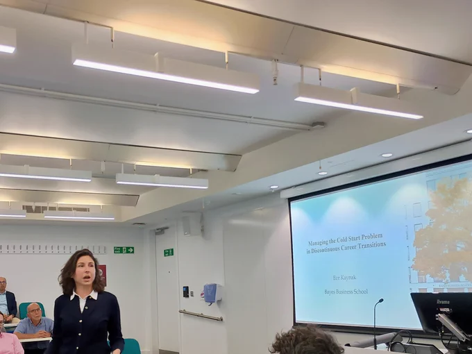 Ece Kaynak talking about experiences of job switchers 