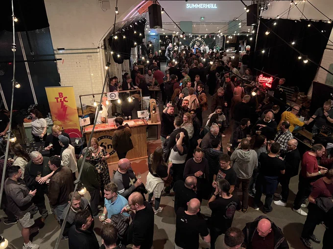 Picture of a busy crowd at Gravity Festival