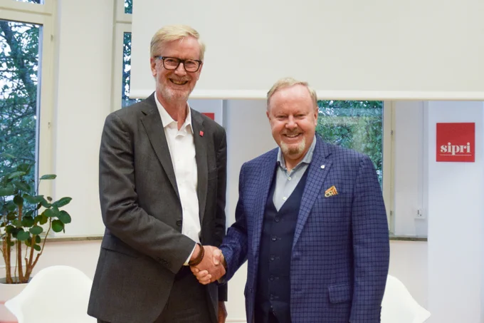 Dan and Brendan shaking hands at SIPRI.
Left: Dan Smith, Director of SIPRI. Right: Brendan O'Leary, Lauder Professor of Political Science at the University of Pennsylvania.